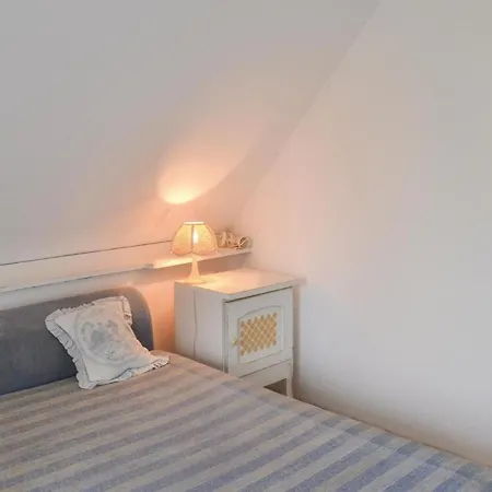 Feriehus Awesome In W/ 4 Bedrooms *