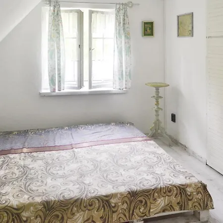Awesome In W/ 4 Bedrooms Feriehus